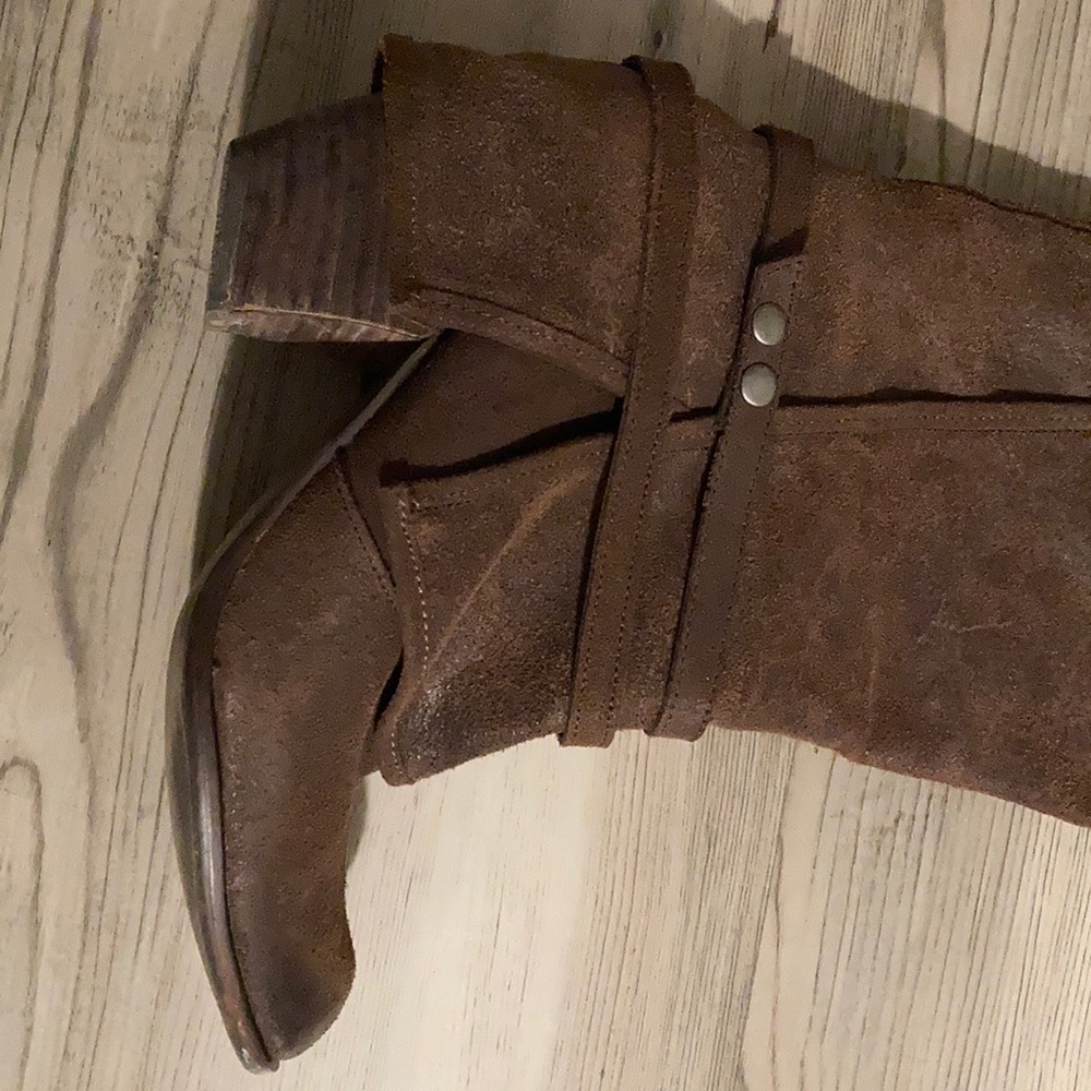 Boots - Picture 3 of 6